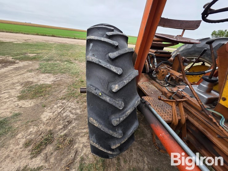 1965-minneapolis-moline-m670-image-18