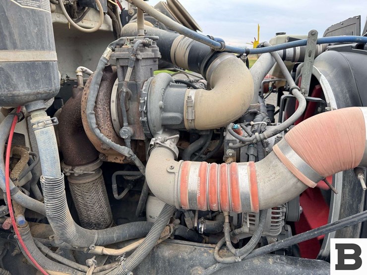 2013-peterbilt-348-image-48