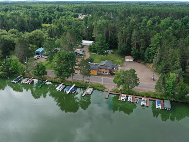 #100-•-waterfront-pub-with-4-bed/2-bath-apartment-image-1