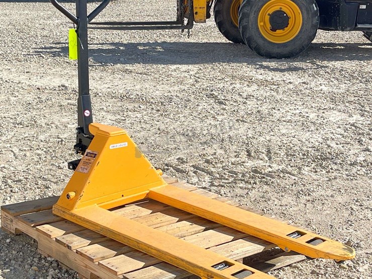 u-line-h-1043-5,500-lb.-pallet-jack-image-2