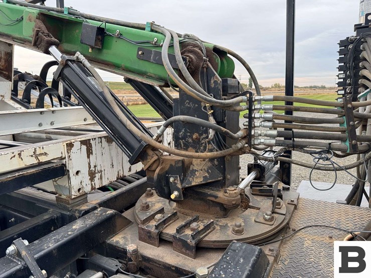 2013-peterbilt-348-image-39