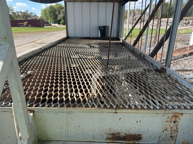 #3126-•-metal-platform-w/-roof-image-6