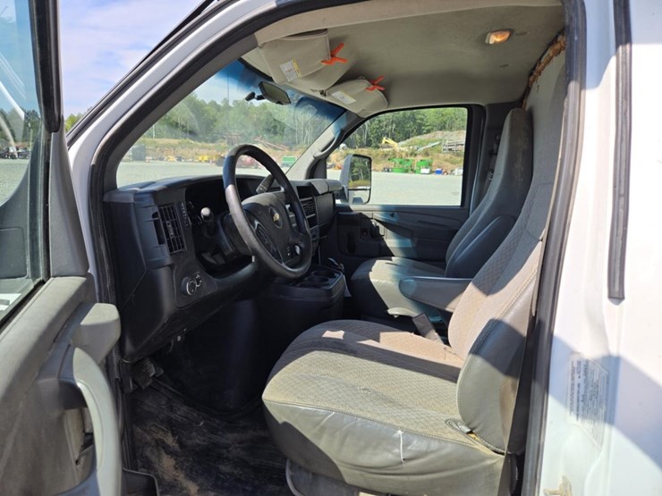 #5013-•-2015-chevrolet-4500-box-truck-image-64