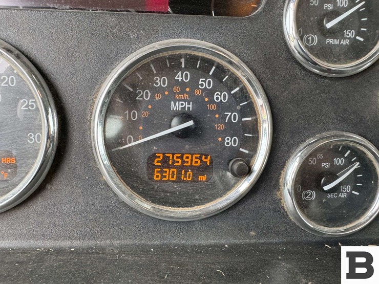 2013-peterbilt-348-image-58