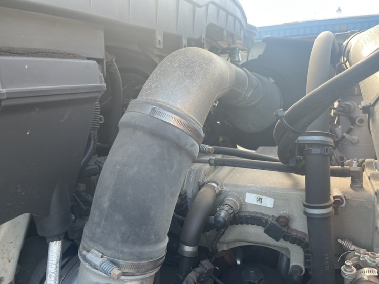 2011-international-7600-image-27