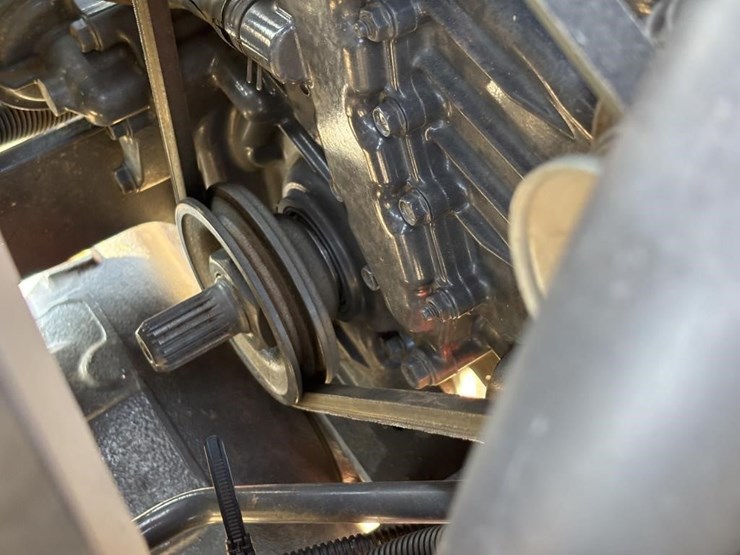 2021-kubota-l4701d-image-41