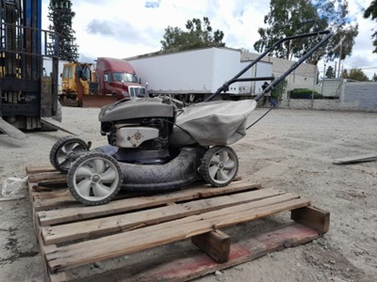 lot#--yard-machines-by-mtd-lawn-mower-image-3