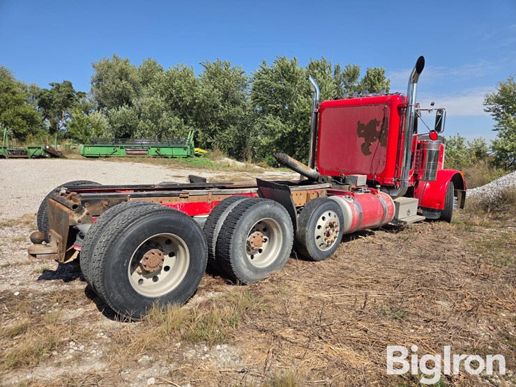2001-peterbilt-379-image-5