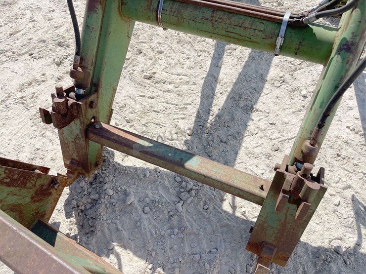 john-deere-148-image-10