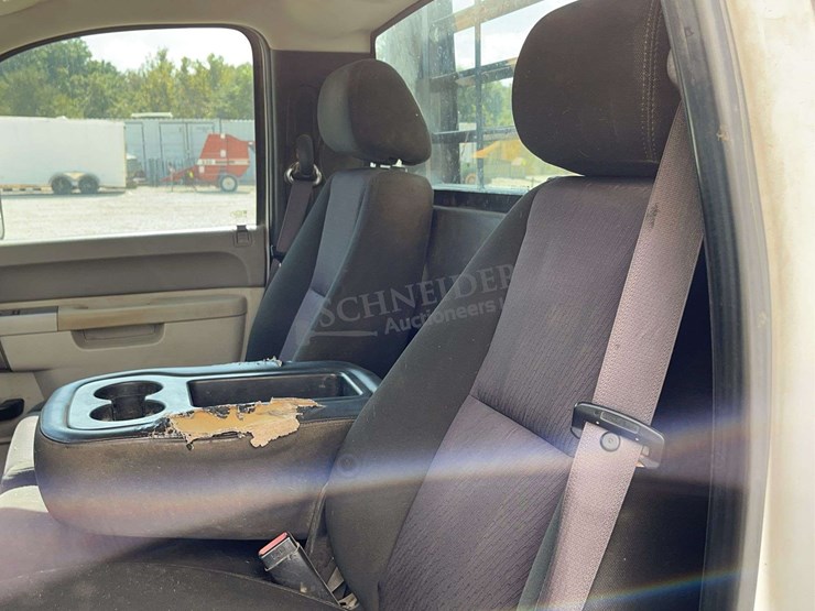 2012-chevrolet-3500-image-44