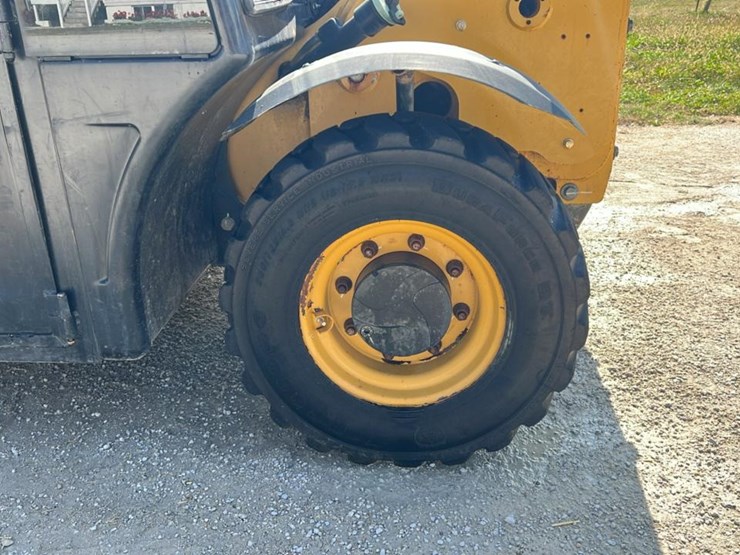 #102-•-2015-cat-th225c-telehandler-image-29