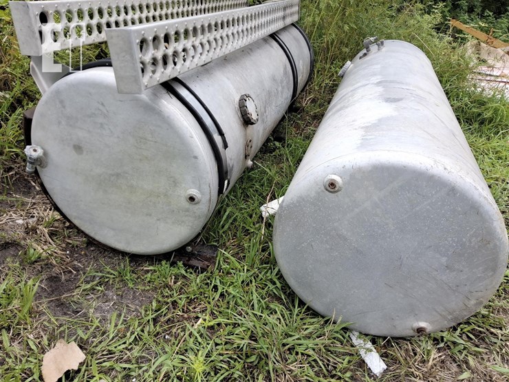 semi-fuel-tanks-115-gallon-image-2