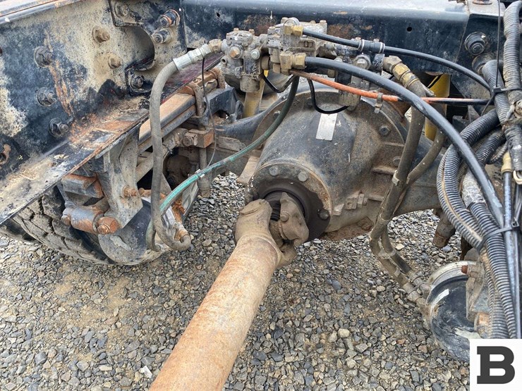 2003-peterbilt-330-image-12