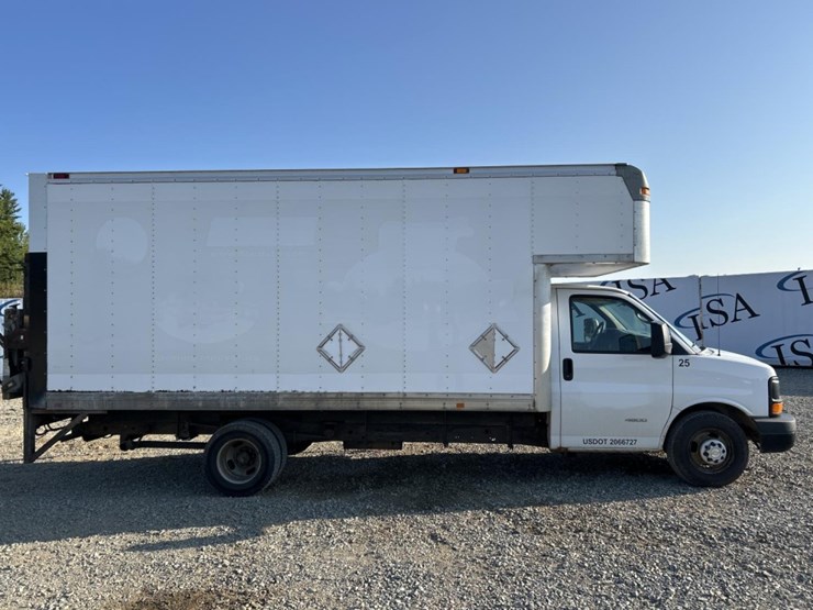 #5013-•-2015-chevrolet-4500-box-truck-image-6
