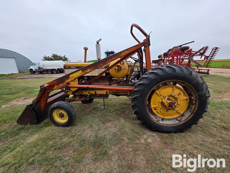 1965-minneapolis-moline-m670-image-8