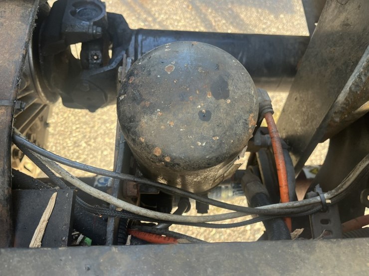 2011-international-7600-image-37