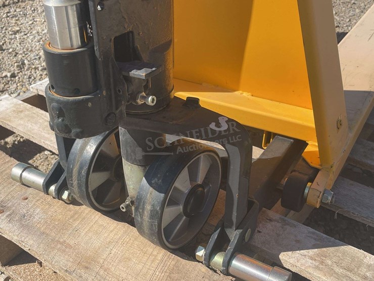 wesco-2,200-lb.-high-lift-pallet-jack-image-5