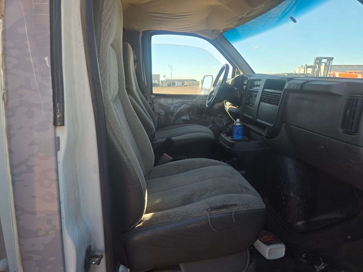 2003-gmc-3500-image-13