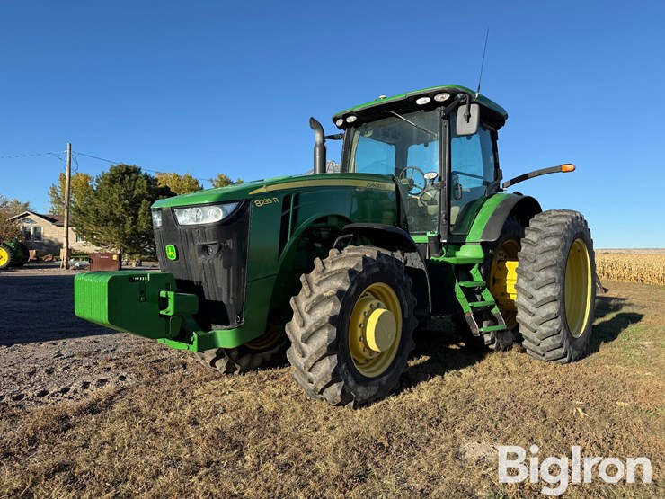 2011-john-deere-8235r-image-1