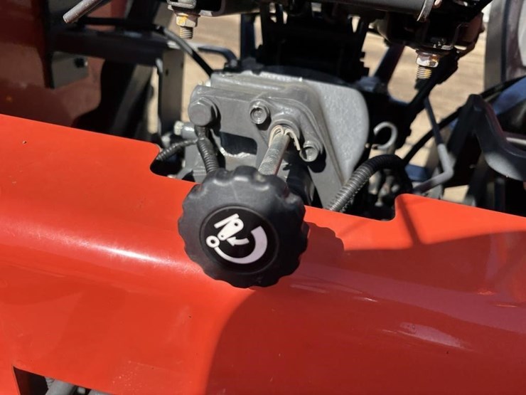 2021-kubota-l4701d-image-28