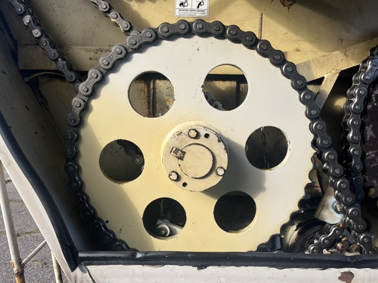 2011-international-7600-image-80