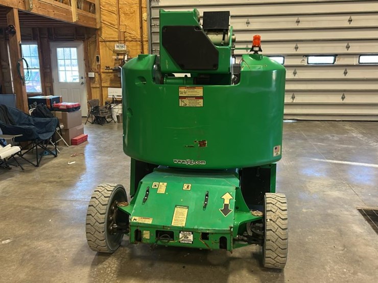 2017-jlg-e400a-image-3