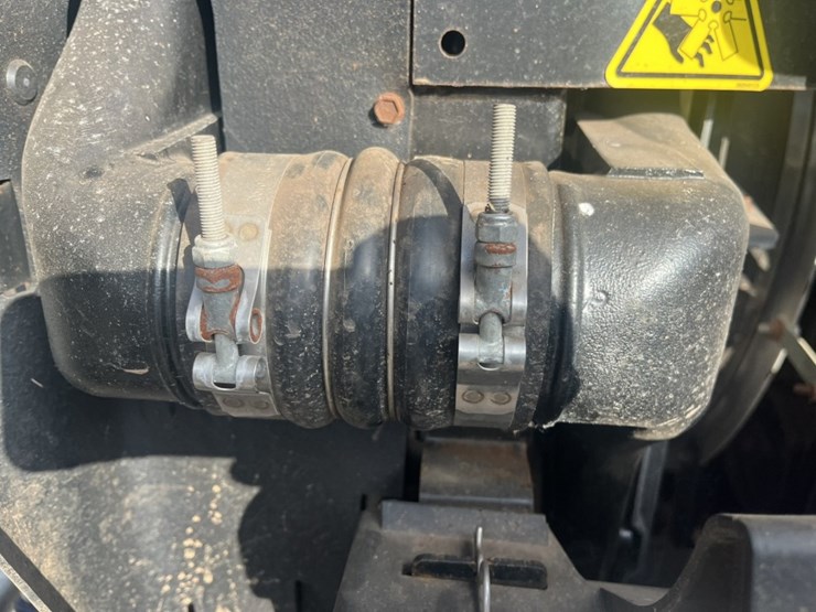 2011-international-7600-image-13