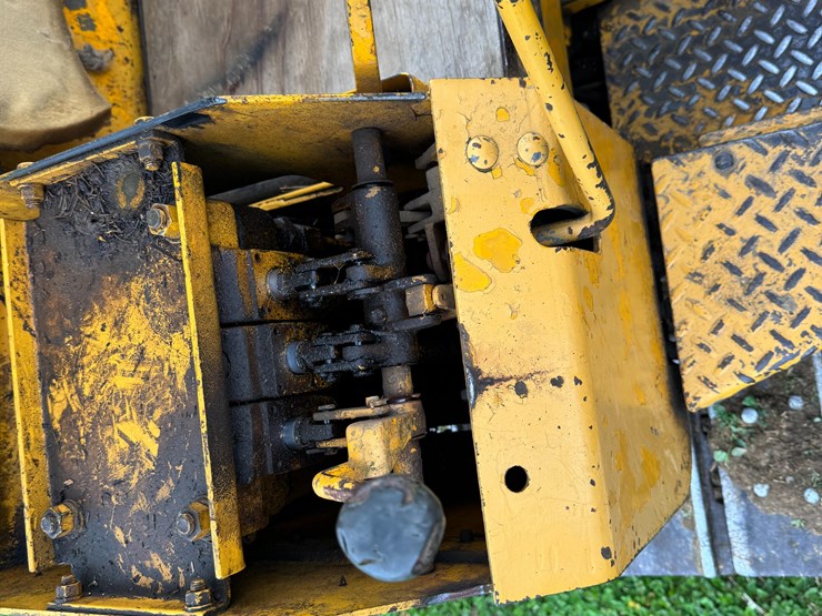 john-deere-350-image-25
