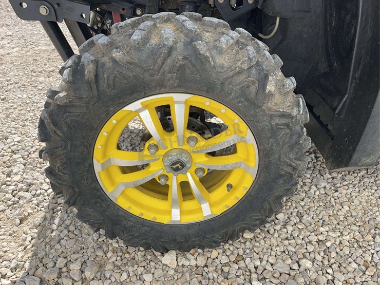 2016-john-deere-gator-image-24