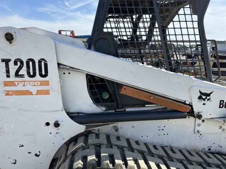 bobcat-t200-image-23