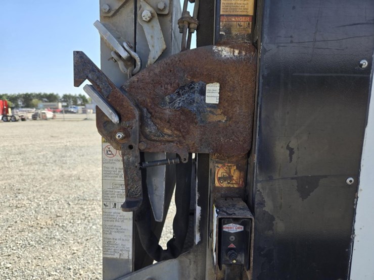 #5013-•-2015-chevrolet-4500-box-truck-image-29