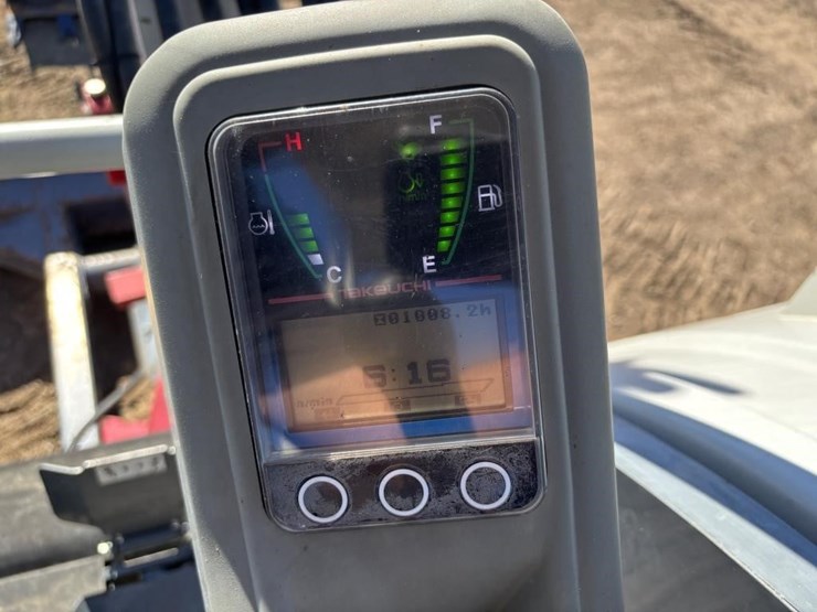 2022-takeuchi-tb240-image-32