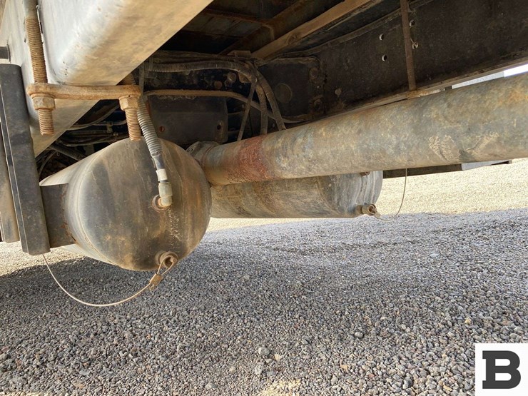 2014-hino-268-image-17