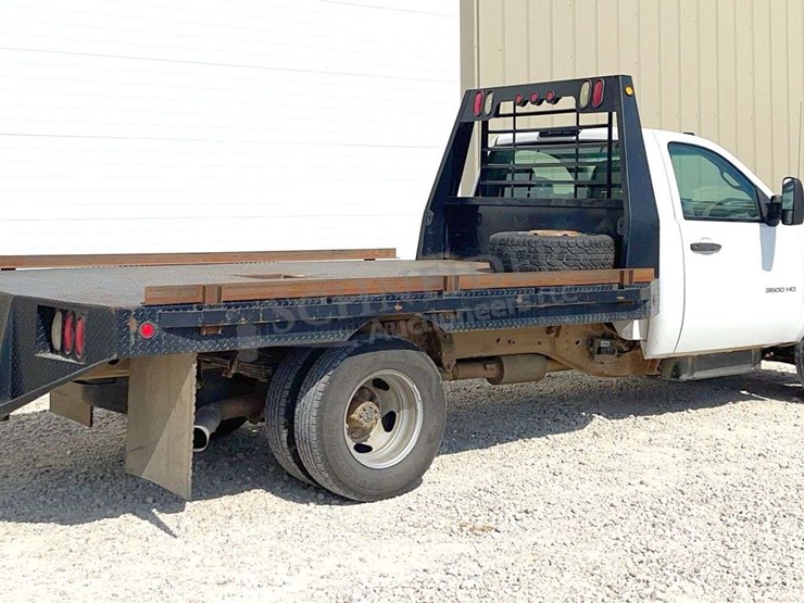 2012-chevrolet-3500-image-5