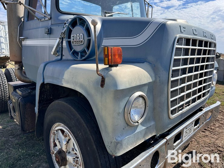 1981-ford-ln9000-image-16