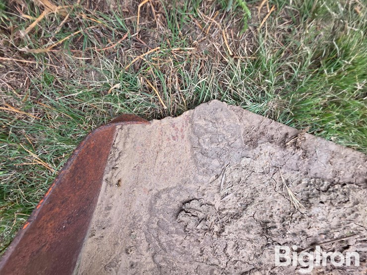 1965-minneapolis-moline-m670-image-14