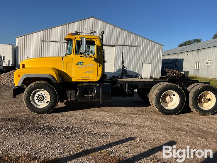 1997-mack-rd690s-image-8