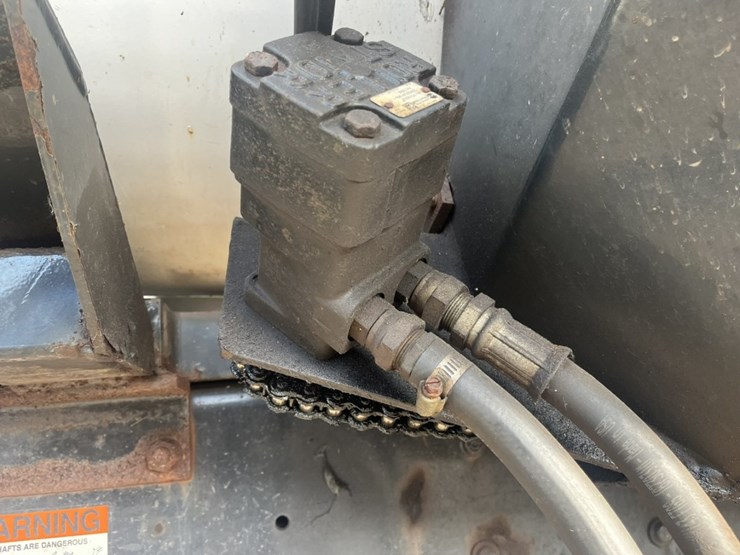 2011-international-7600-image-43