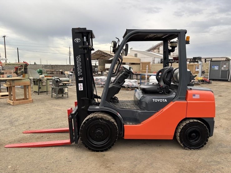 2011-toyota-8fgu30-image-5