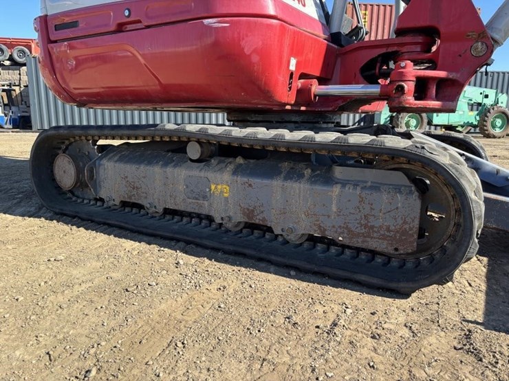 2022-takeuchi-tb240-image-24