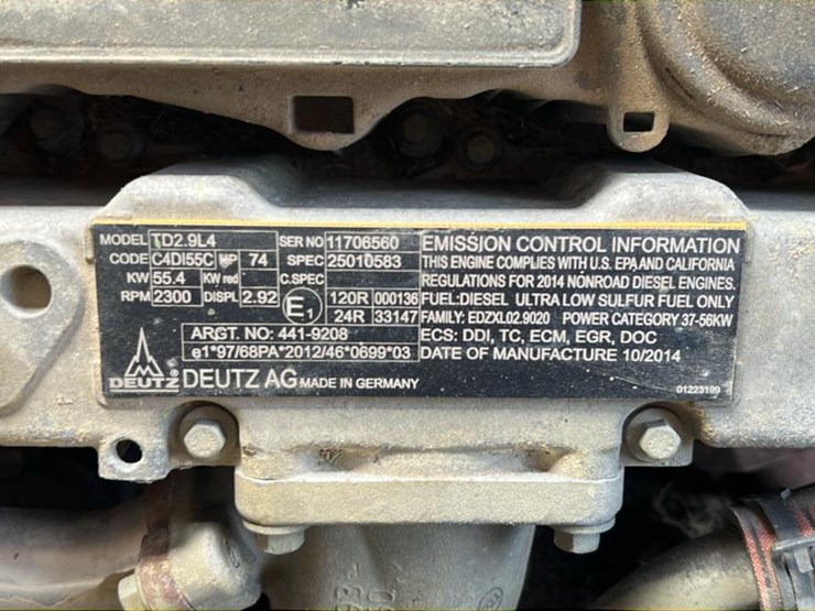 #102-•-2015-cat-th225c-telehandler-image-18