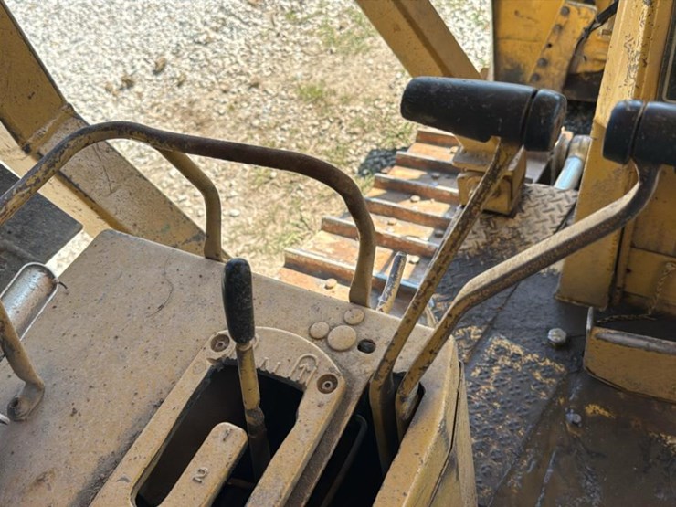 caterpillar-d4h-image-13