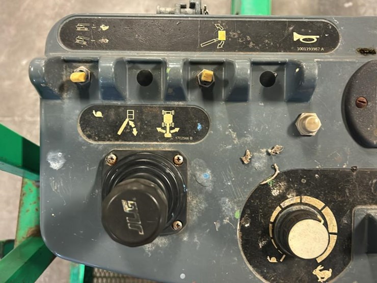 2017-jlg-e400a-image-23