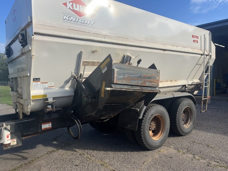 2011-international-7600-image-34