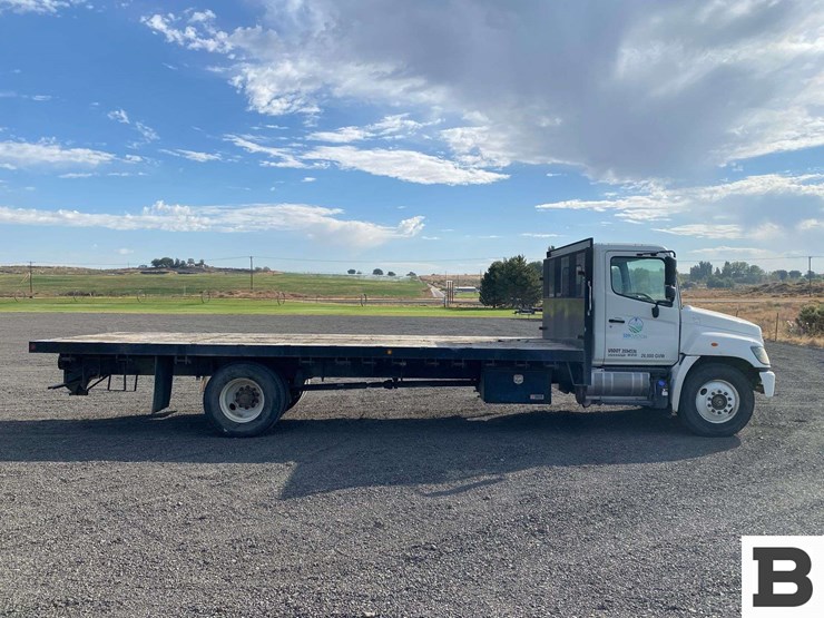 2014-hino-268-image-6