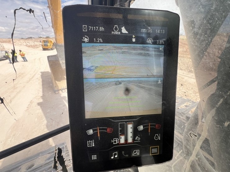 2021-caterpillar-395-image-44