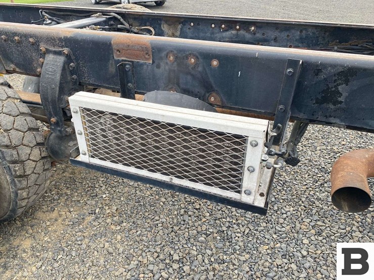 2003-peterbilt-330-image-18