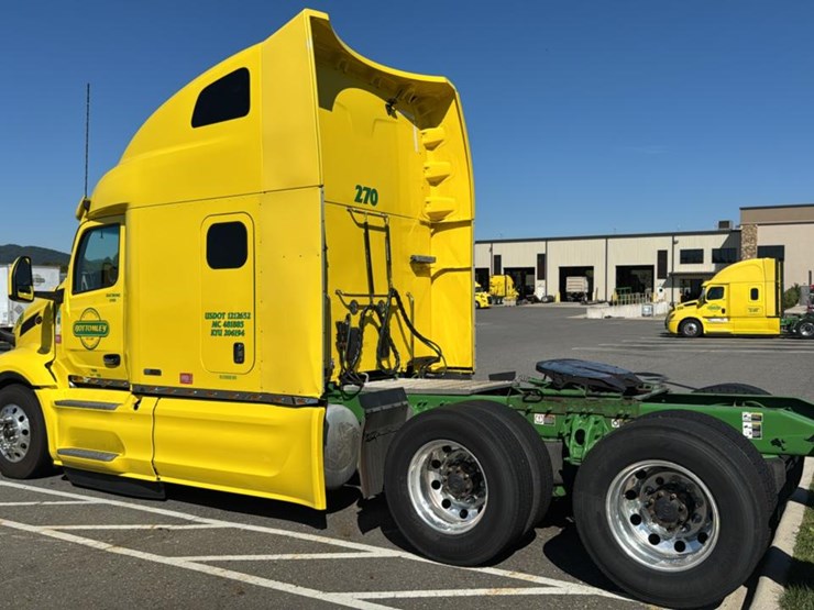 2023-peterbilt-579-image-3