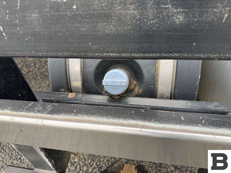 2013-peterbilt-348-image-37