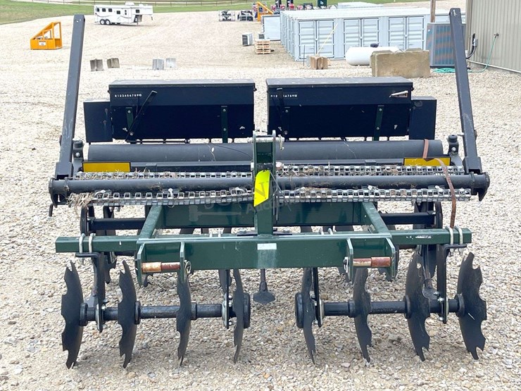 unused-plotmaster-6'-3-pt.-food-plot-disc-seeder,-from-the-estate-of-dr.-ken-buchmann-image-3